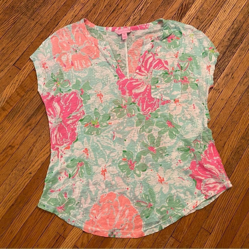 Lilly Pulitzer 100% Linen “The Duval” floral print shirt sleeve top